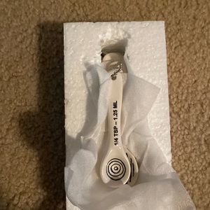 Rae Dunn measuring spoons